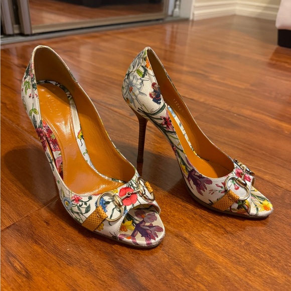 Gucci Satin Flora Peep Toe Horsebit Pumps - Picture 1 of 6